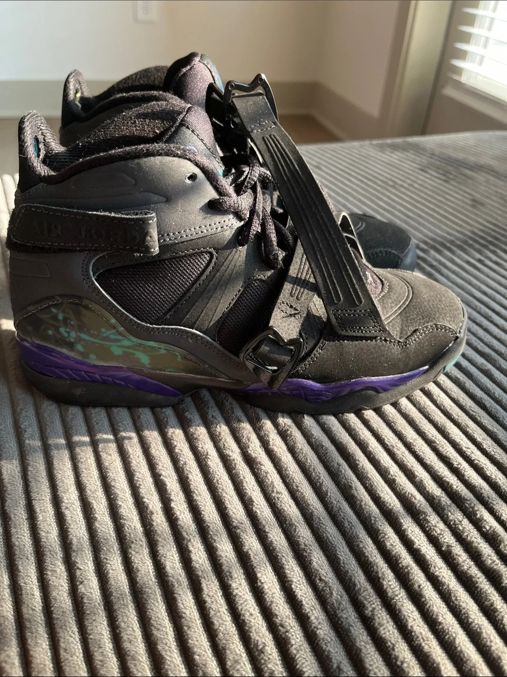 Air Jordan 8 Retro GS Shoes  boys sz 4